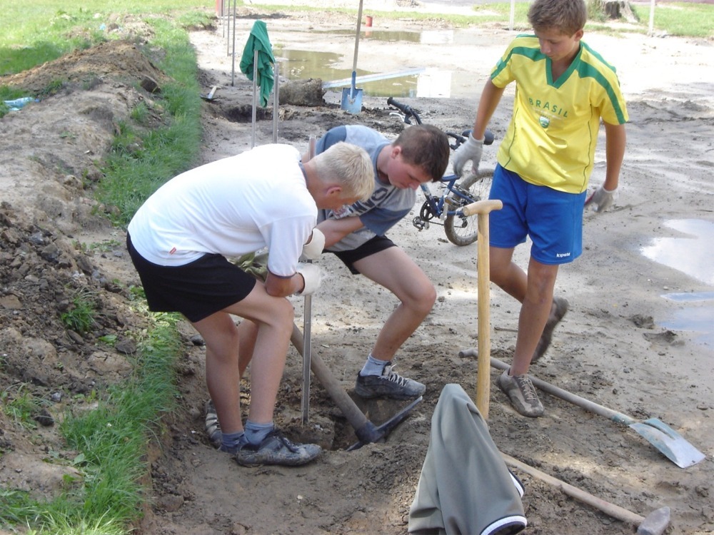 Budowa boiska, sierpień 2008